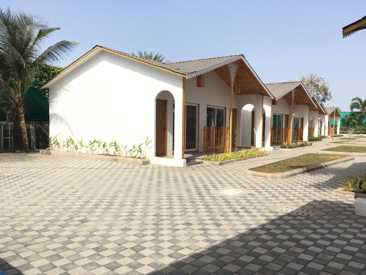 Vits Daman Devka Beach Exterior foto