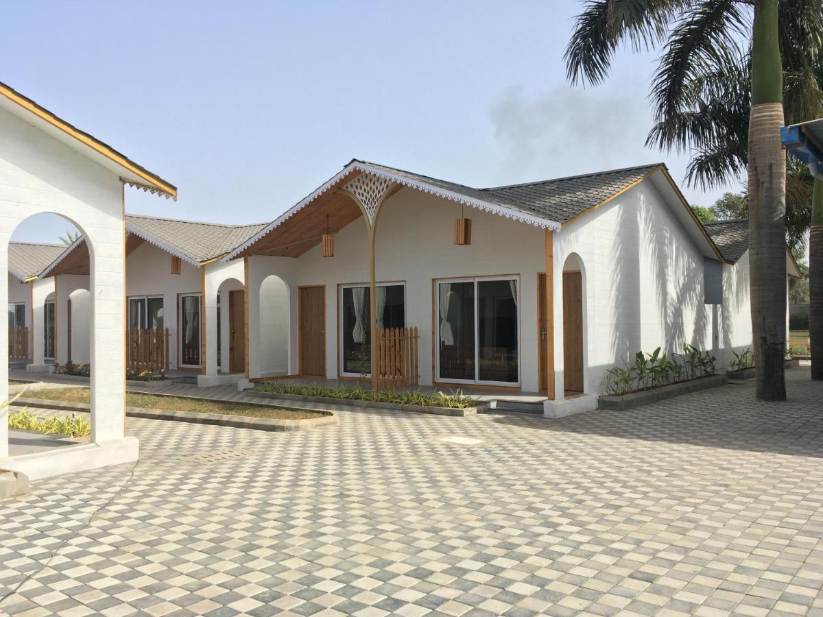 Vits Daman Devka Beach Exterior foto