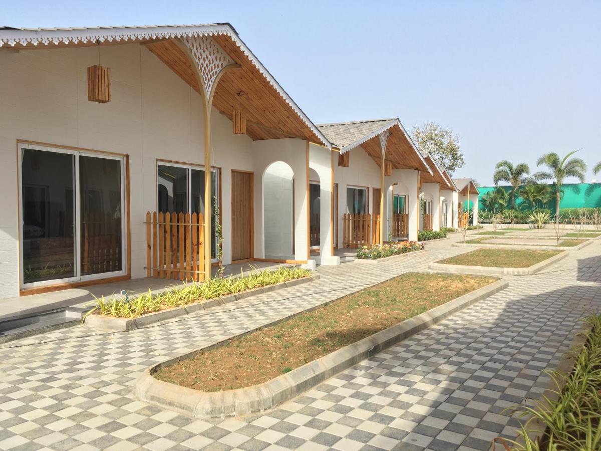 Vits Daman Devka Beach Exterior foto