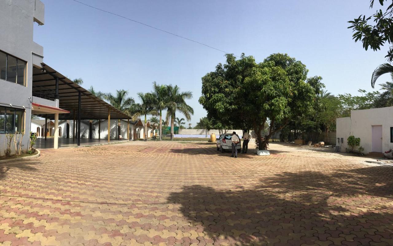 Vits Daman Devka Beach Exterior foto