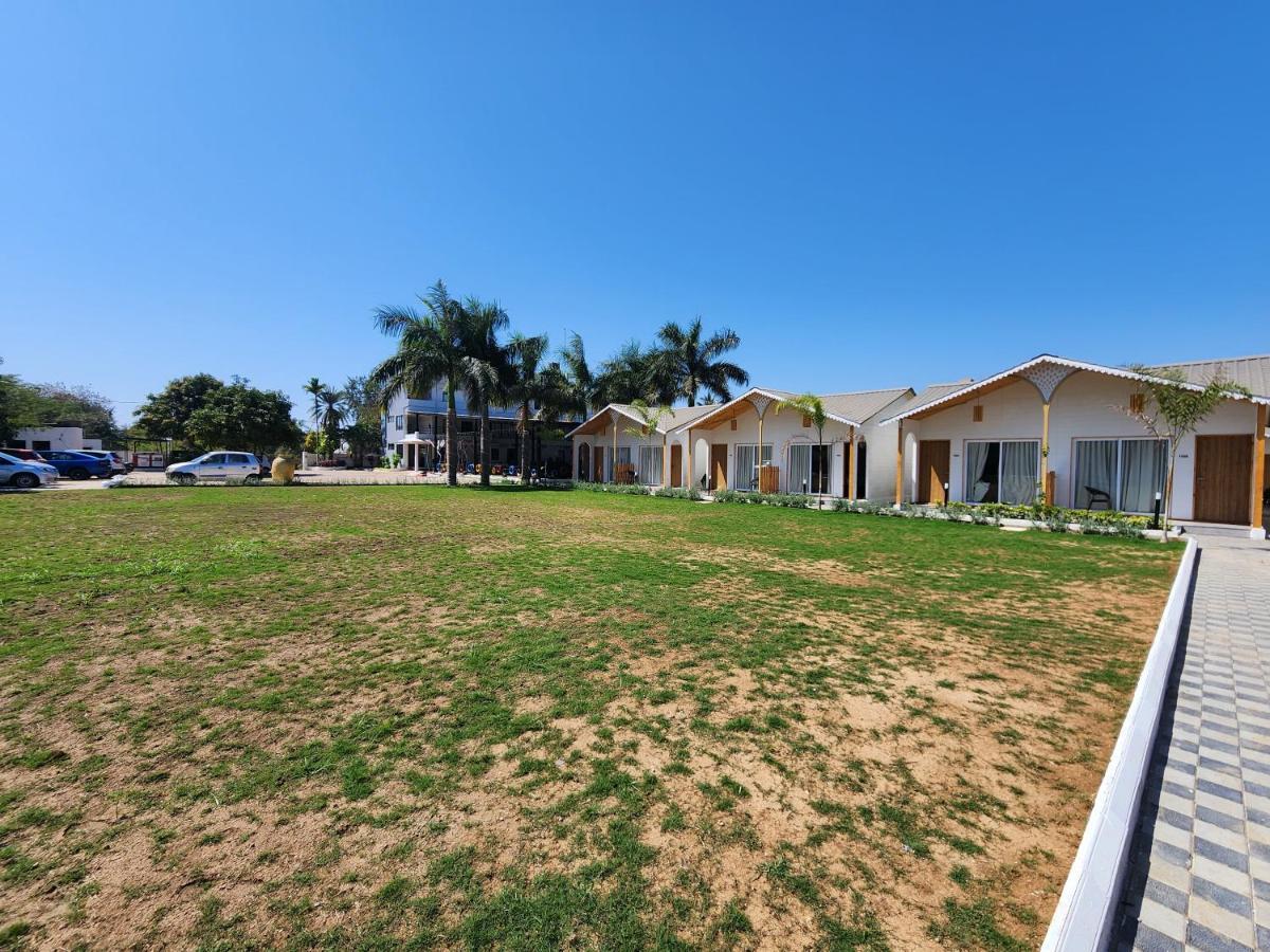 Vits Daman Devka Beach Exterior foto
