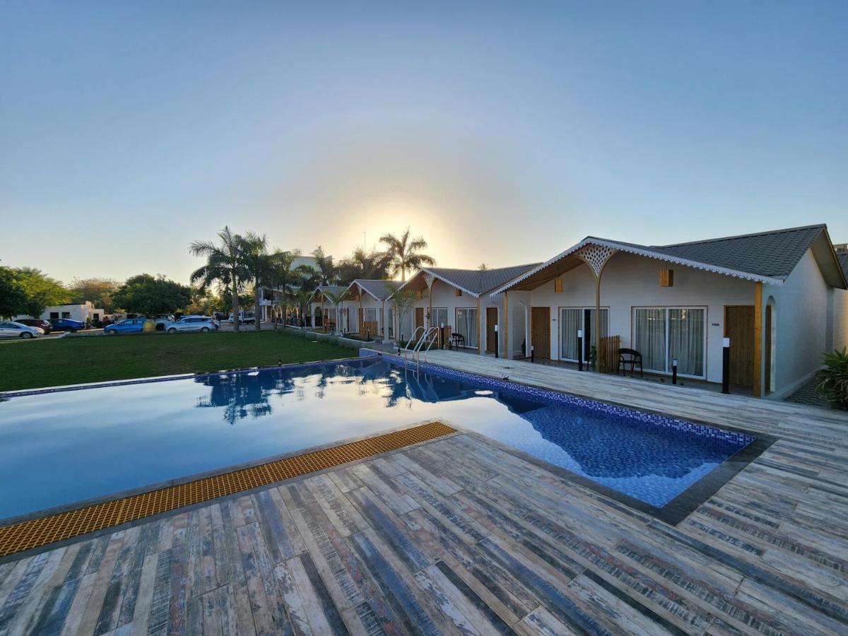 Vits Daman Devka Beach Exterior foto
